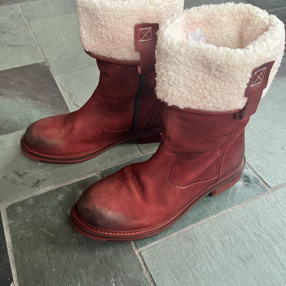 Red and Cream Winter Boots with Plush Lining